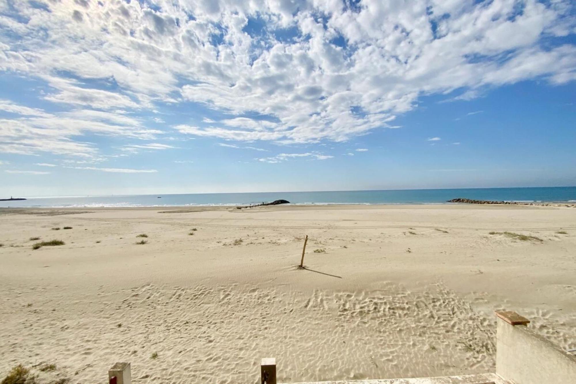 The Beach - Beachfront 2 Bedrooms With View ! パラヴァ・レ・フロ エクステリア 写真